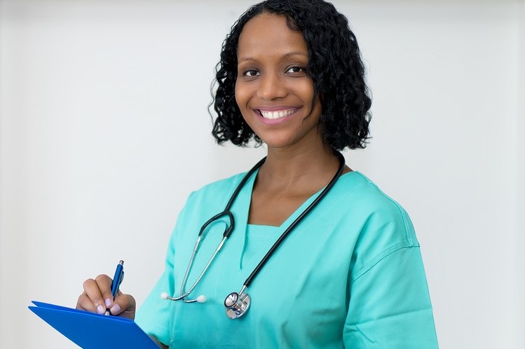 woman in clinic wear with a clip board